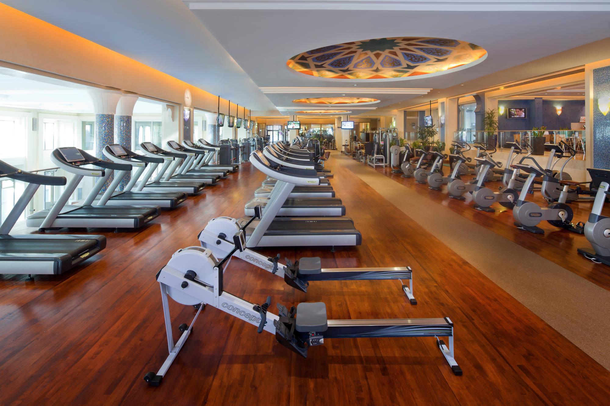 Jumeirah Mina Al Salam Dubai Luaran gambar A gym at a hotel