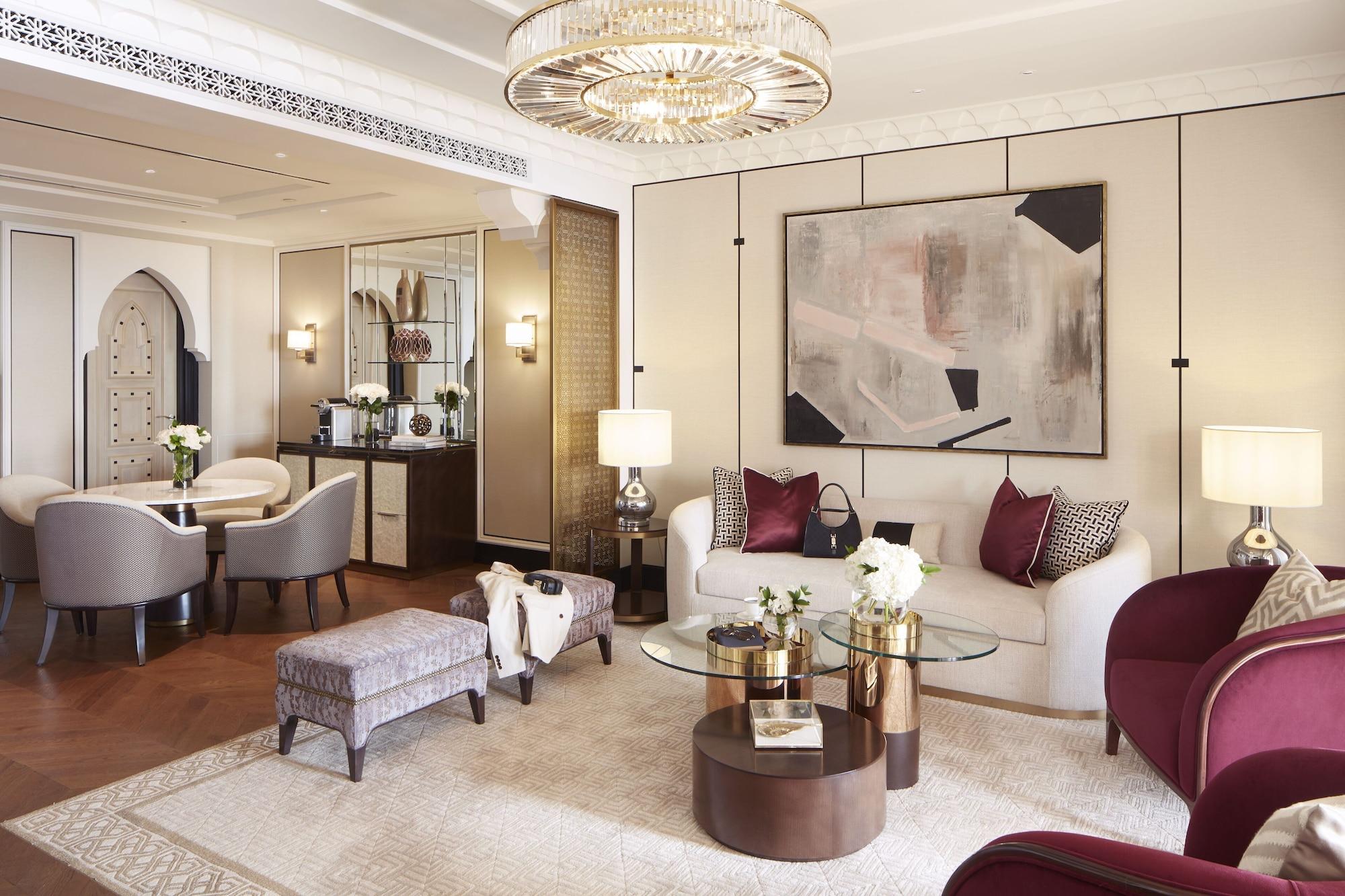 Jumeirah Mina Al Salam Dubai Luaran gambar A suite at the Ritz-Carlton, DIFC