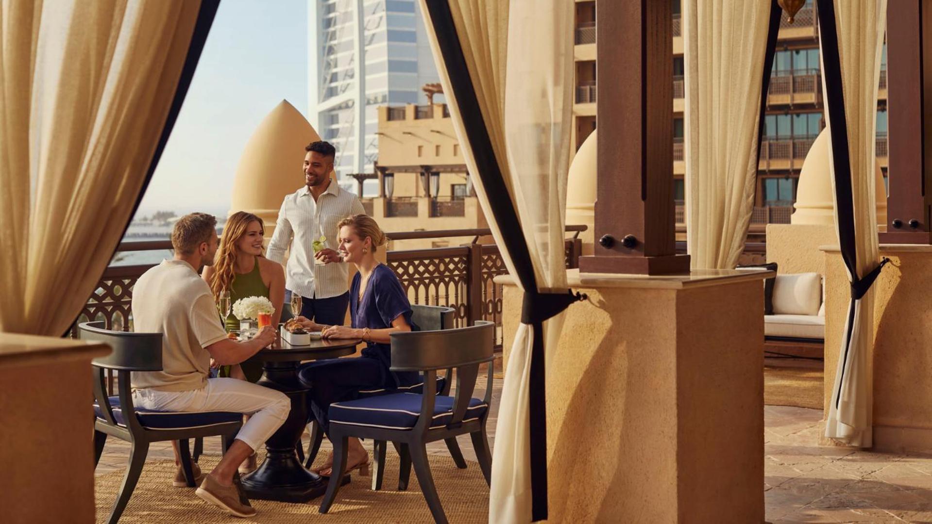 Jumeirah Mina Al Salam Dubai Luaran gambar The Terrace Lounge
