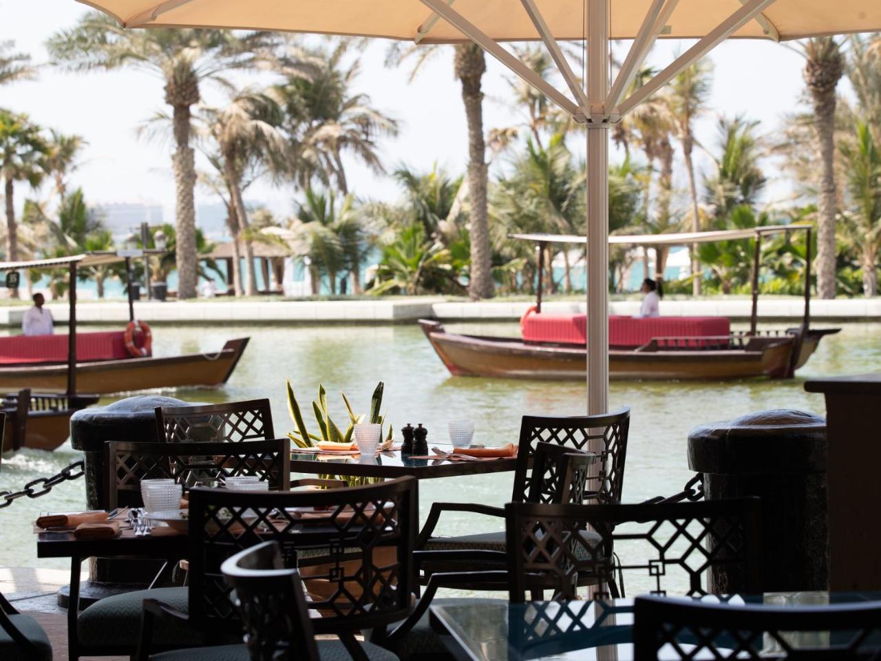 Jumeirah Mina Al Salam Dubai Luaran gambar The Creek Restaurant