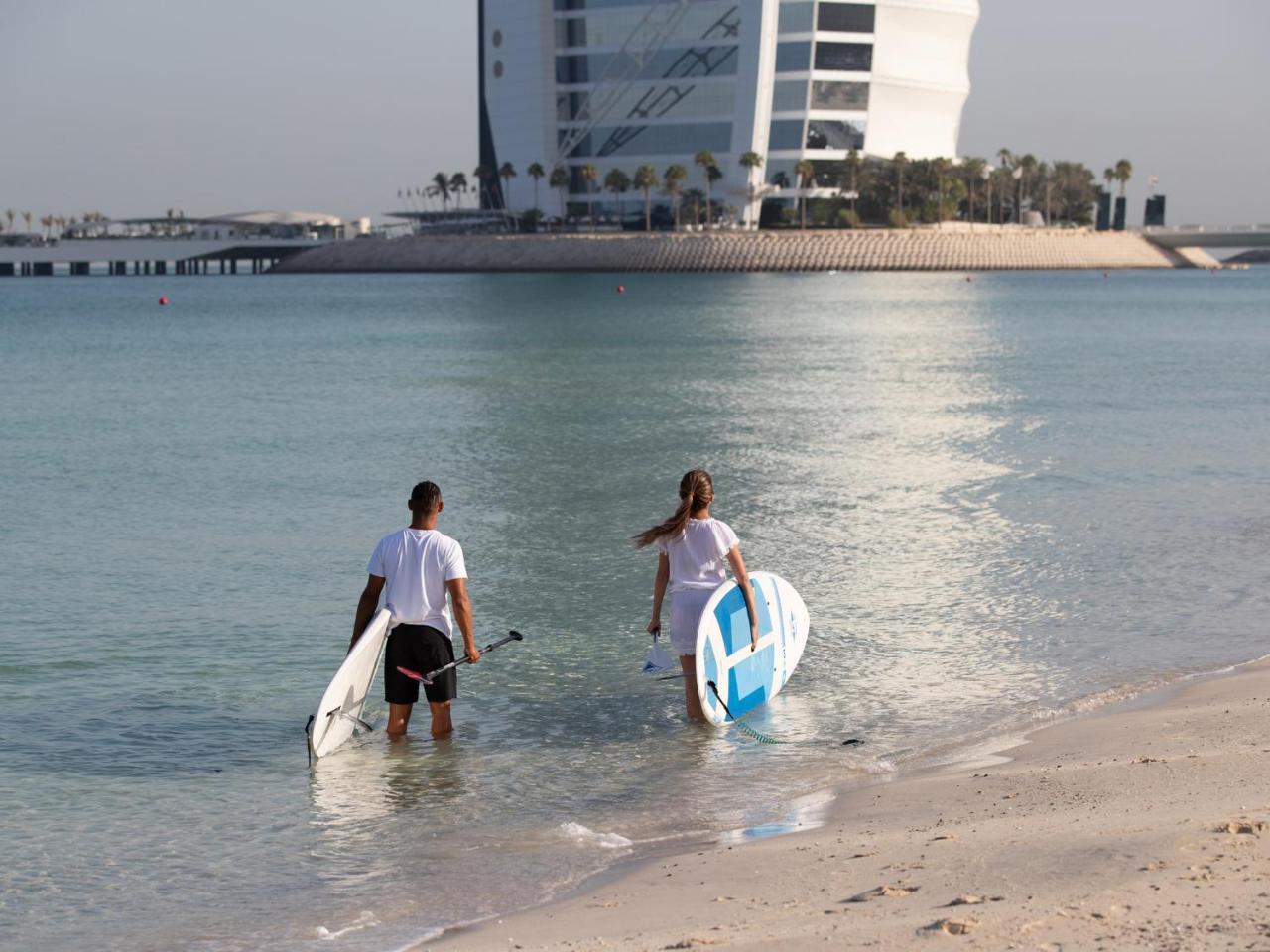 Jumeirah Mina Al Salam Dubai Luaran gambar Stand Up Paddle Boarders in Dubai